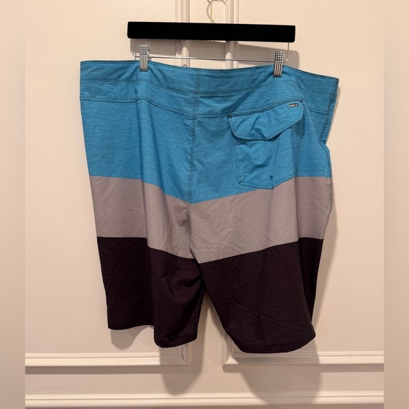 Hurley Men’s Size 44 Board Shorts Blue Gray Black Colorblock Swim Trunks Surf - Picture 2 of 4